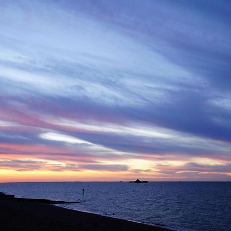 Two Bedroom Private Cottage With Private Parking Just By The Sea Herne Bay Exterior photo