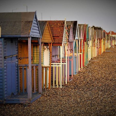 Two Bedroom Private Cottage With Private Parking Just By The Sea Herne Bay Exterior photo