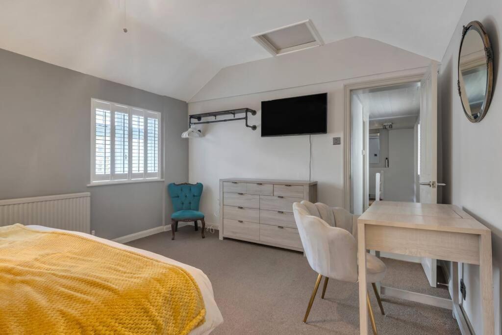 Two Bedroom Private Cottage With Private Parking Just By The Sea Herne Bay Exterior photo