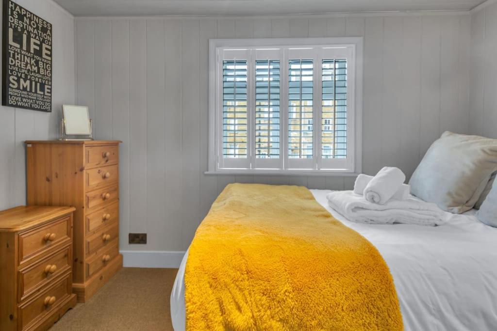 Two Bedroom Private Cottage With Private Parking Just By The Sea Herne Bay Exterior photo