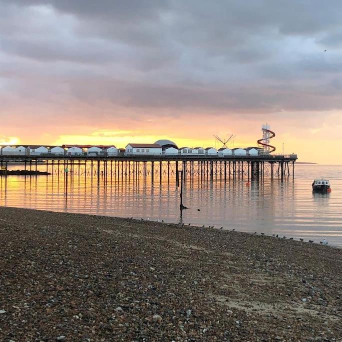 Two Bedroom Private Cottage With Private Parking Just By The Sea Herne Bay Exterior photo