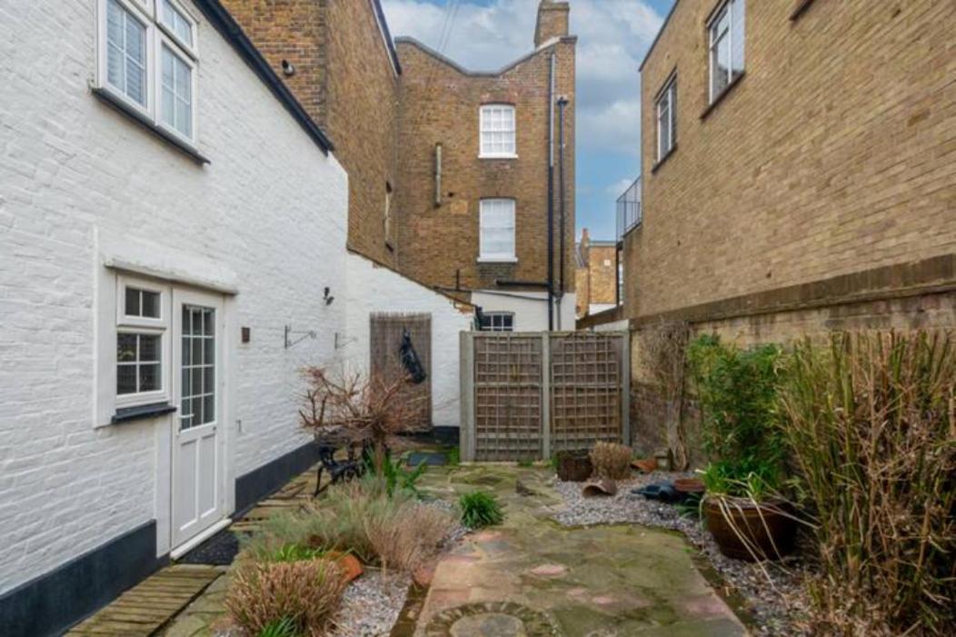 Two Bedroom Private Cottage With Private Parking Just By The Sea Herne Bay Exterior photo