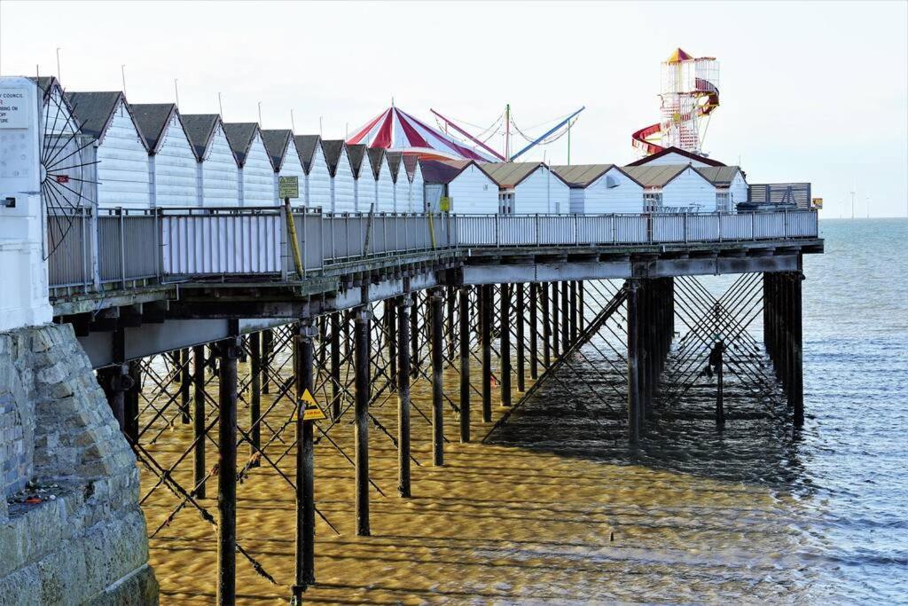 Two Bedroom Private Cottage With Private Parking Just By The Sea Herne Bay Exterior photo
