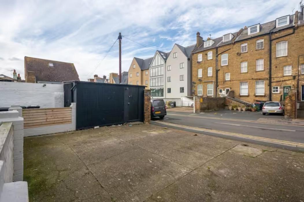 Two Bedroom Private Cottage With Private Parking Just By The Sea Herne Bay Exterior photo
